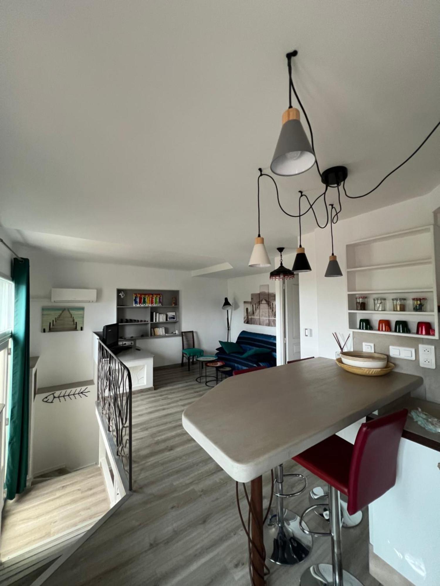 2 Pieces Rez-De-Jardin Dans Maison Avec Piscine Villeneuve-Loubet Exterior photo